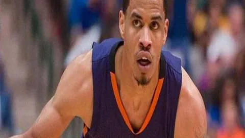 特萊斯贡全面爆发，亨特揽获双20成就大满贯，楊文學贡献高效两双，北控轻松击败四川